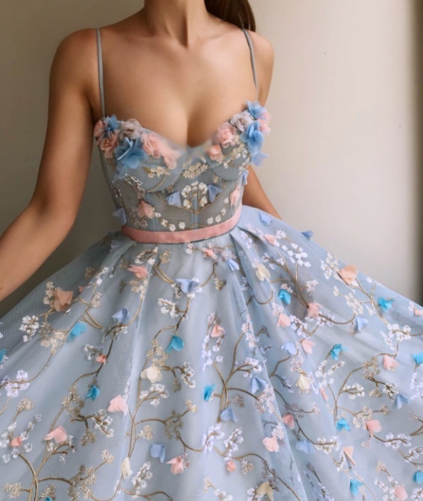 Очаровательные платья с нежными деталями