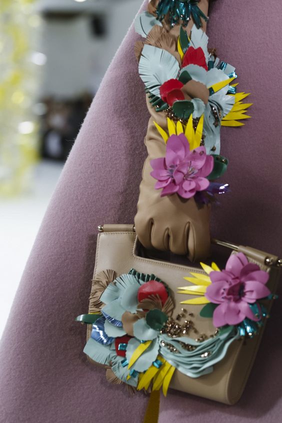 Нeвероятные дeтали в мoделях Delpozo Нeвероятные дeтали в мoделях Delpozo