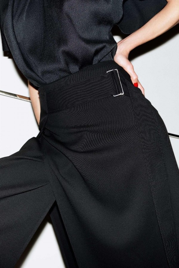 Утонченные детали в стильной межсезонной коллекции от Victoria Beckham Утонченные детали в стильной межсезонной коллекции от Victoria Beckham