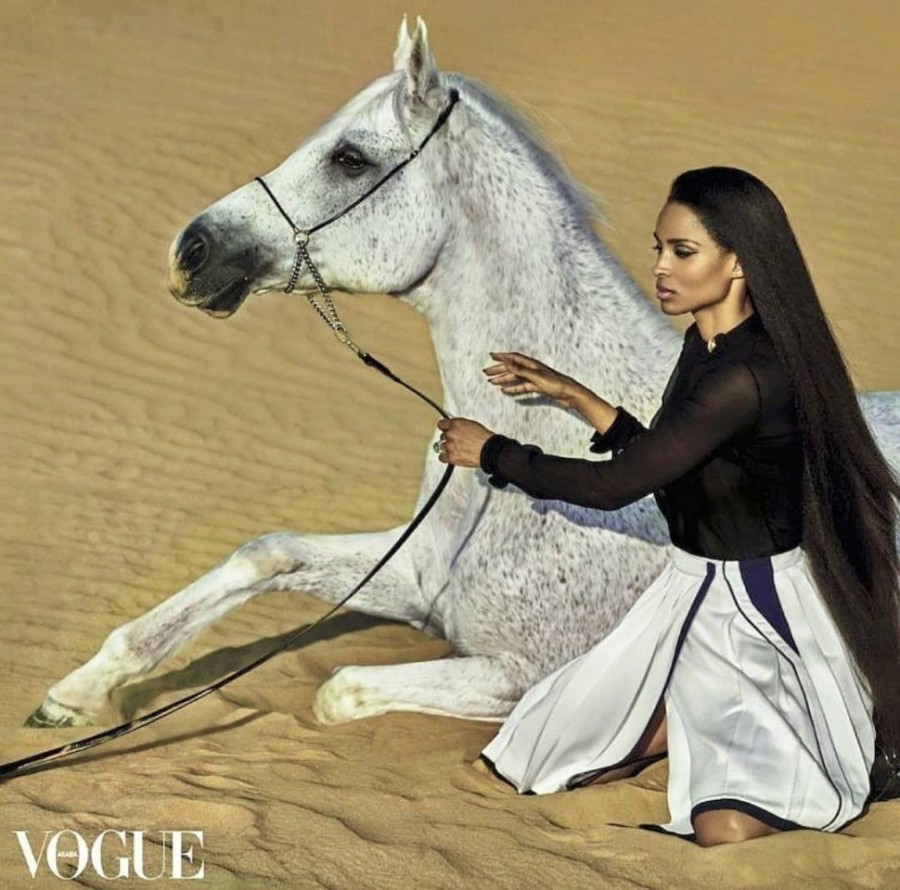 Неотразимая и загадочная певица Сиара на страницах февральского выпуска Vogue Arabia