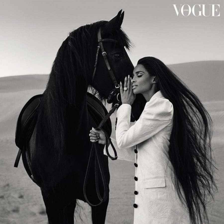 Неотразимая и загадочная певица Сиара на страницах февральского выпуска Vogue Arabia Неотразимая и загадочная певица Сиара на страницах февральского выпуска Vogue Arabia
