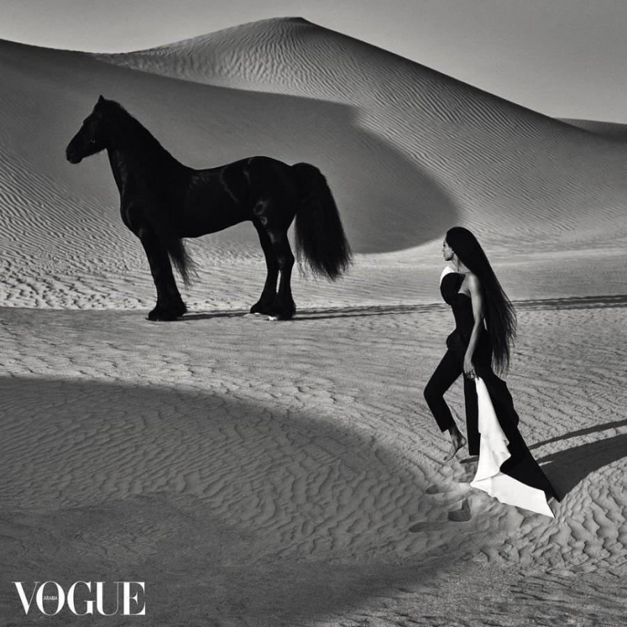 Неотразимая и загадочная певица Сиара на страницах февральского выпуска Vogue Arabia