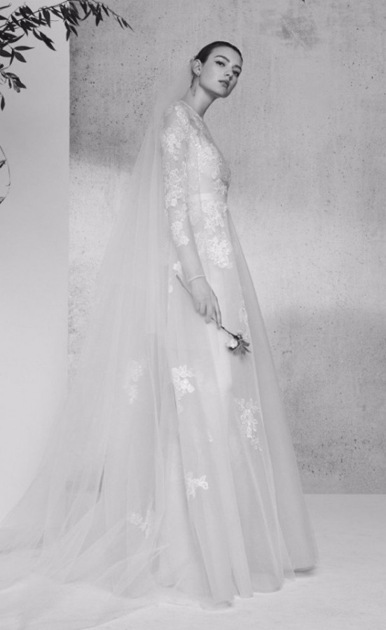 Легкие кружева в новой свадебной коллекции Elie Saab Легкие кружева в новой свадебной коллекции Elie Saab