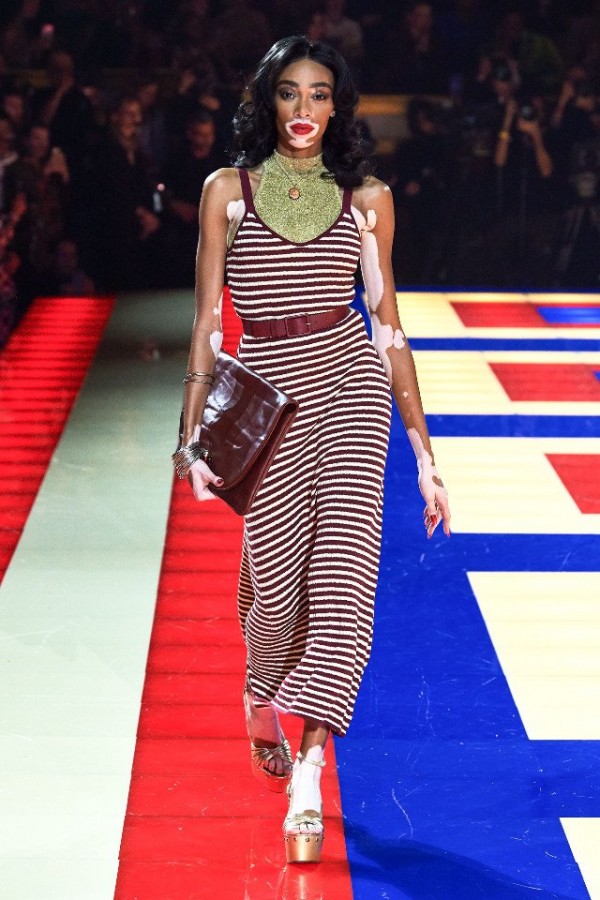 Яркий стиль 70-х в коллекции Весна-лето 2019 Tommy Hilfiger Яркий стиль 70-х в коллекции Весна-лето 2019 Tommy Hilfiger