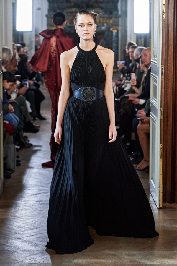 В Париже была представлена коллекция Осень-зима 2019/2020 Elie Saab В Париже была представлена коллекция Осень-зима 2019/2020 Elie Saab