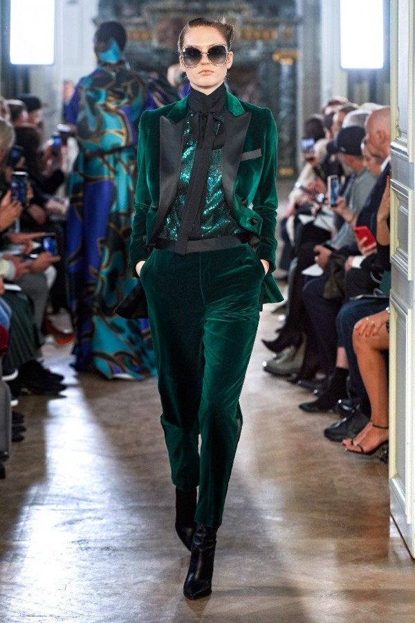В Париже была представлена коллекция Осень-зима 2019/2020 Elie Saab В Париже была представлена коллекция Осень-зима 2019/2020 Elie Saab