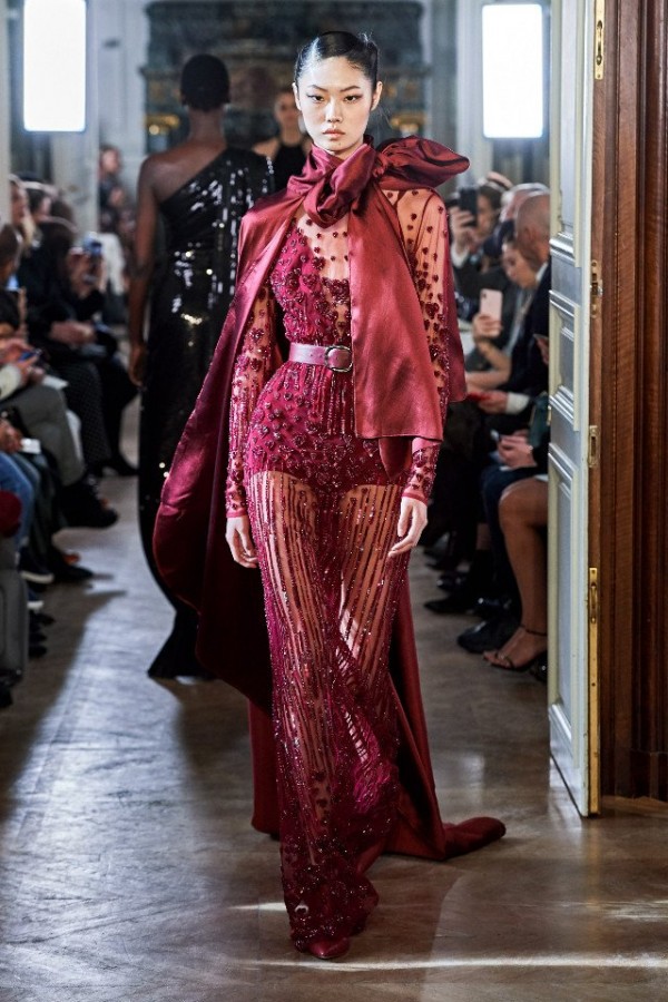 В Париже была представлена коллекция Осень-зима 2019/2020 Elie Saab В Париже была представлена коллекция Осень-зима 2019/2020 Elie Saab