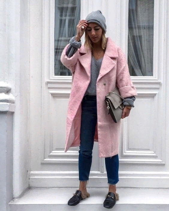 Образы с розовыми пальто