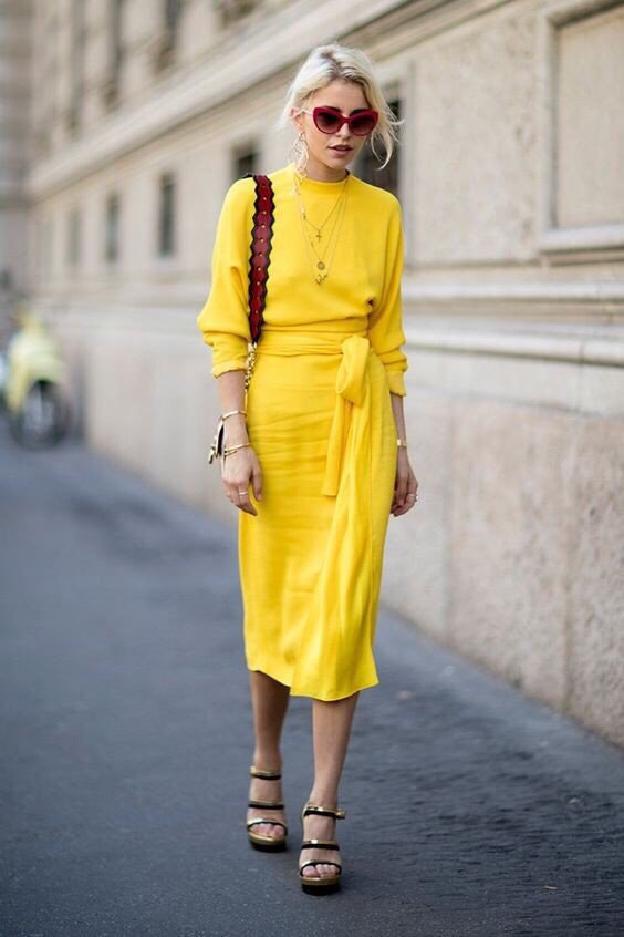 Образы с желтыми платьями