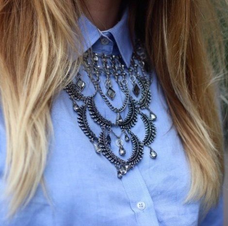 Look! Джинсовая рубашка + украшение!