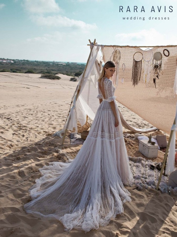 Восхитительные свадебные платья в стиле бохо-шик из коллекции Wild Soul от RARA AVIS