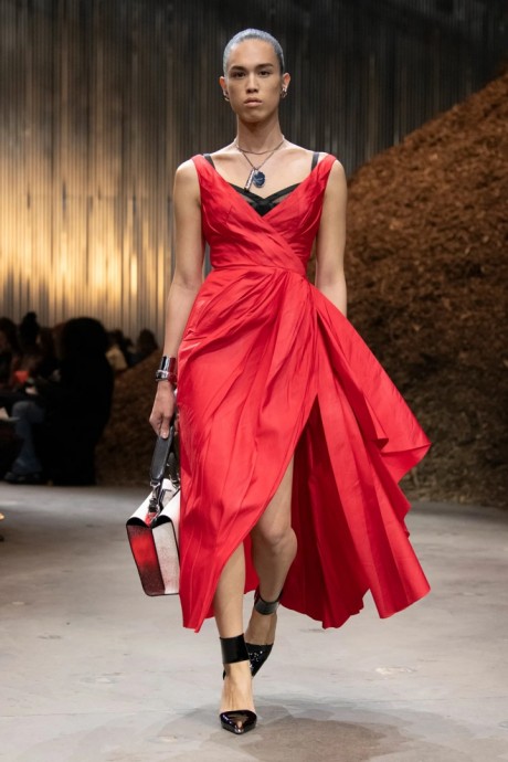 Коллекция Alexander McQueen Ready-To-Wear Осень-Зима 2022/2023 Коллекция Alexander McQueen Ready-To-Wear Осень-Зима 2022/2023