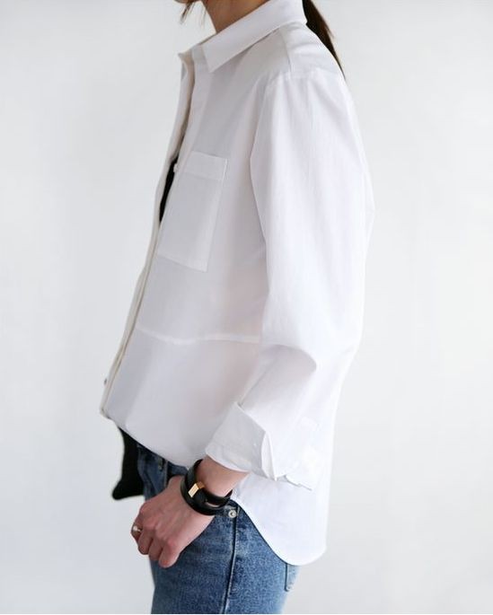 Белая рубашка с джинсами - это всегда стильное сочетание
