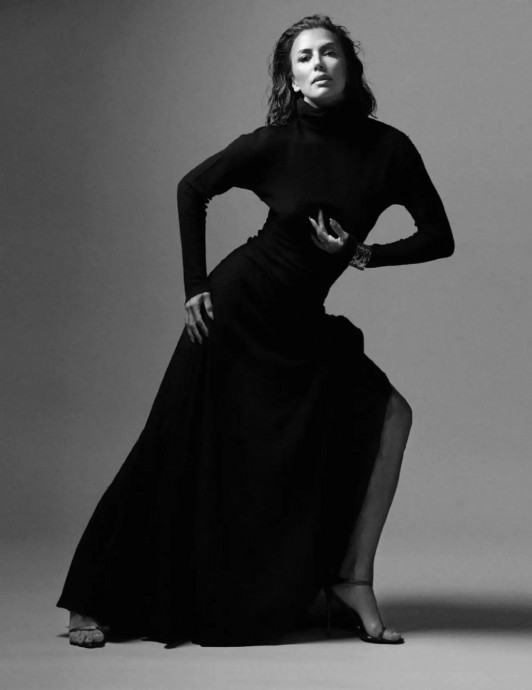 Ева Лонгория (Eva Longoria) в фотосессии для журнала Harper’s Bazaar Spain (2023)