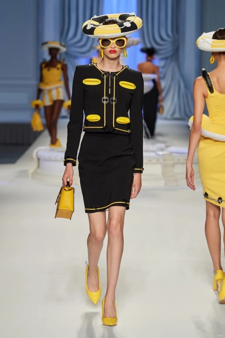 Коллекция Moschino Ready-To-Wear Весна-Лето 2023