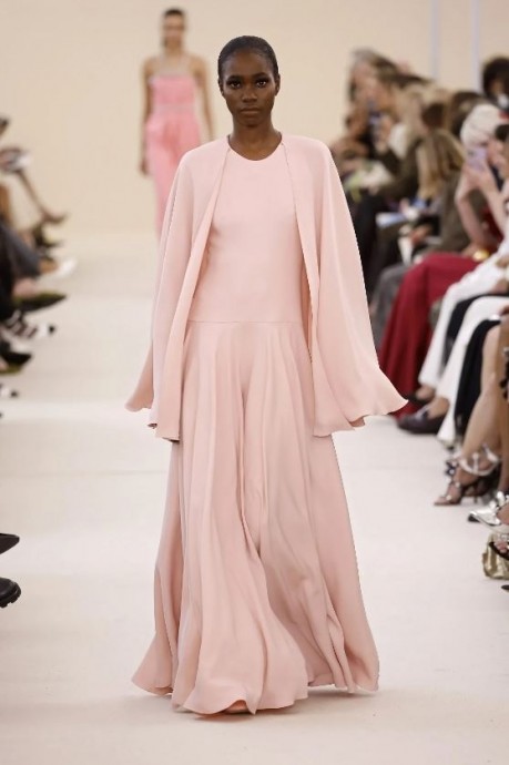 Коллекция Giambattista Valli Ready-To-Wear Fall/Winter 2024 Paris Коллекция Giambattista Valli Ready-To-Wear Fall/Winter 2024 Paris