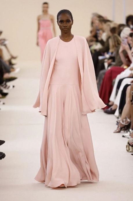 Коллекция Giambattista Valli Ready-To-Wear Fall/Winter 2024 Paris