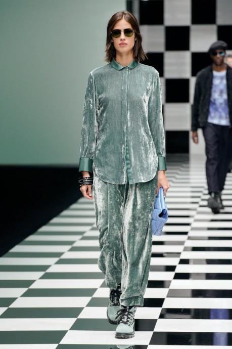 Коллекция Emporio Armani Ready-To-Wear Осень-Зима 2022/2023 Коллекция Emporio Armani Ready-To-Wear Осень-Зима 2022/2023