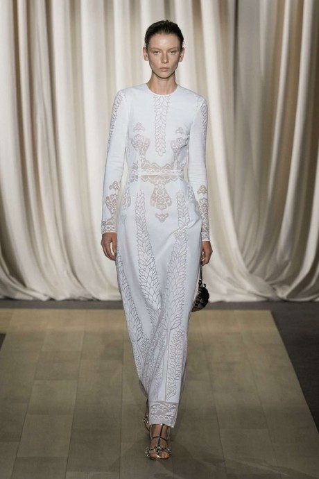 Коллекция Giambattista Valli Ready-To-Wear Весна-Лето 2024 Коллекция Giambattista Valli Ready-To-Wear Весна-Лето 2024