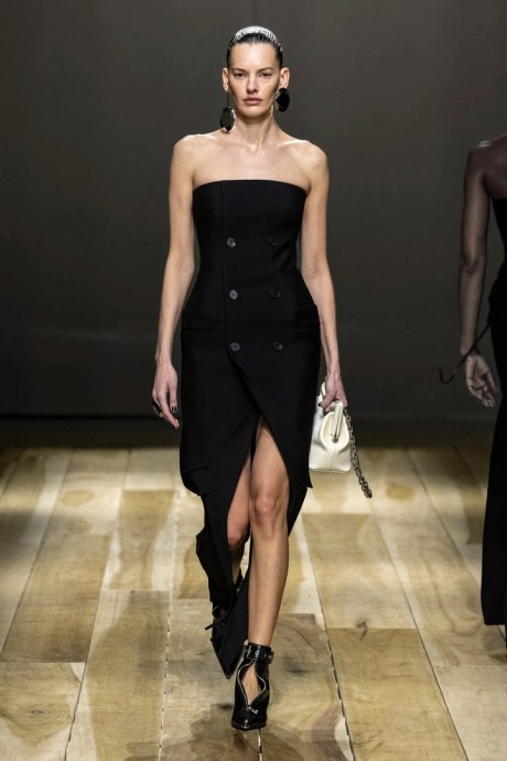 Обзор осенней коллекции Alexander McQueen 2023 ready-to-wear Обзор осенней коллекции Alexander McQueen 2023 ready-to-wear