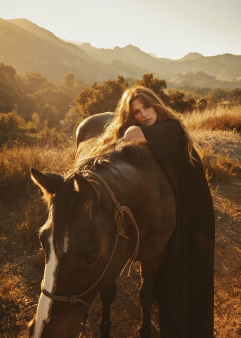 Синди Кроуфорд (Cindy Crawford) в фотосессии для журнала Flaunt (2024) Синди Кроуфорд (Cindy Crawford) в фотосессии для журнала Flaunt (2024)