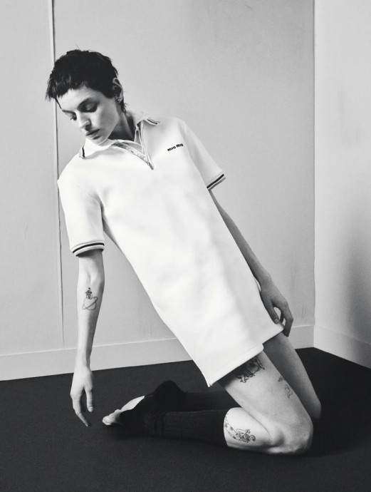 Эмма Коррин (Emma Corrin) в фотосессии для журнала Elle UK (2025) Эмма Коррин (Emma Corrin) в фотосессии для журнала Elle UK (2025)