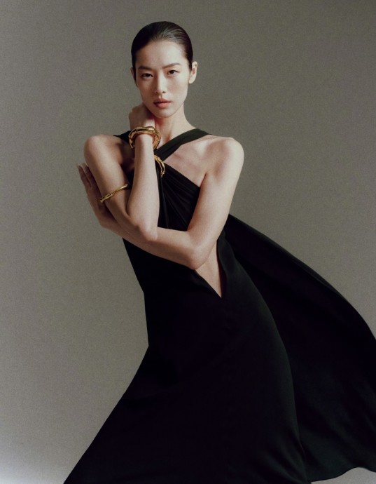 Модель Liu Wen в объективе фотографа Trunk Xu для ELLE Китай за март 2025 Модель Liu Wen в объективе фотографа Trunk Xu для ELLE Китай за март 2025
