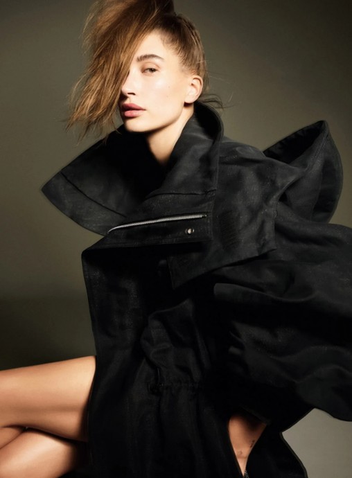 Хейли Бибер (Hailey Bieber) в фотосессии для журнала Vogue France Хейли Бибер (Hailey Bieber) в фотосессии для журнала Vogue France