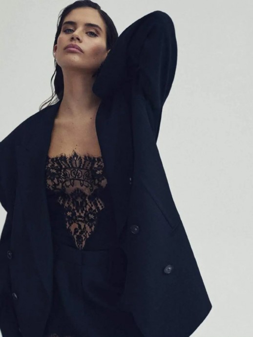 Сара Сампайо (Sara Sampaio) в фотосессии для журнала Elle Spain (2023) Сара Сампайо (Sara Sampaio) в фотосессии для журнала Elle Spain (2023)