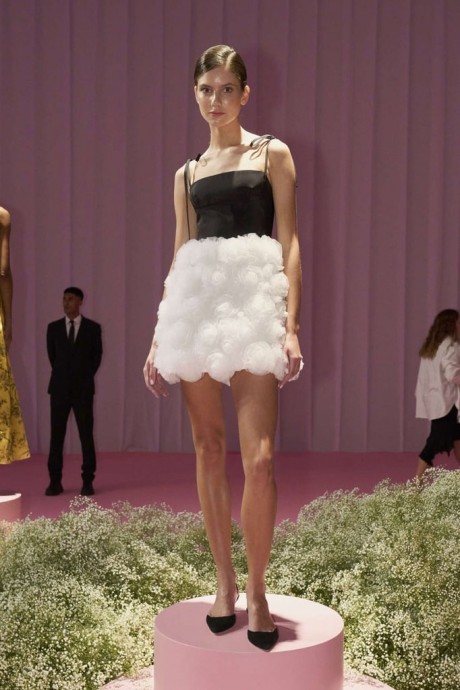 Коллекция Carolina Herrera Ready-To-Wear Весна-Лето 2024 Коллекция Carolina Herrera Ready-To-Wear Весна-Лето 2024