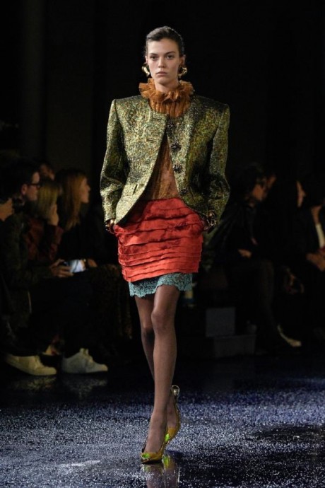 Коллекция Saint Laurent Ready-To-Wear Весна-Лето 2025 Коллекция Saint Laurent Ready-To-Wear Весна-Лето 2025