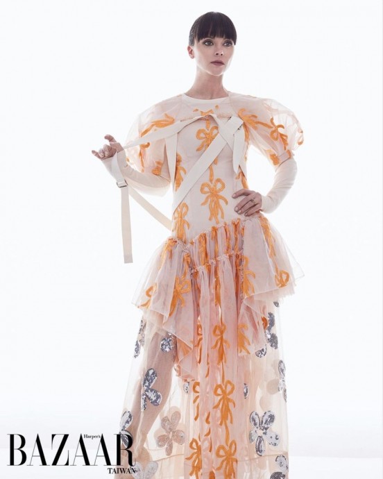 Кристина Риччи (Christina Ricci) в фотосессии для журнала Harper’s Bazaar Taiwan (2023) Кристина Риччи (Christina Ricci) в фотосессии для журнала Harper’s Bazaar Taiwan (2023)