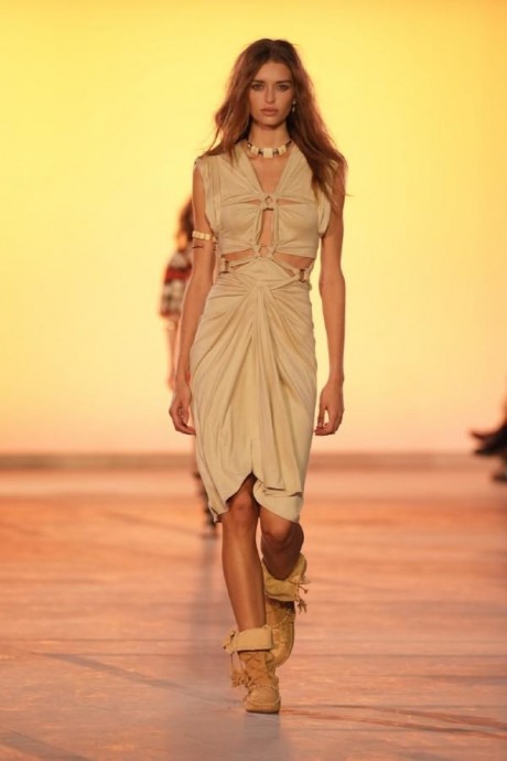 Коллекция Isabel Marant Ready-To-Wear Весна-Лето 2025 Коллекция Isabel Marant Ready-To-Wear Весна-Лето 2025