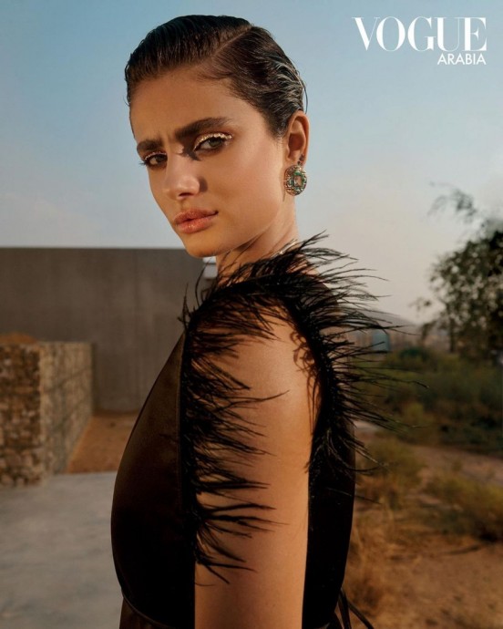 Тейлор Хилл (Taylor Hill) в фотосессии для журнала Vogue Arabia