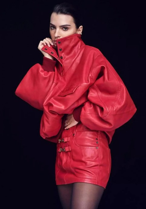 Эмили Ратаковски (Emily Ratajkowski) в фотосессии для журнала ELLE France (2024) Эмили Ратаковски (Emily Ratajkowski) в фотосессии для журнала ELLE France (2024)