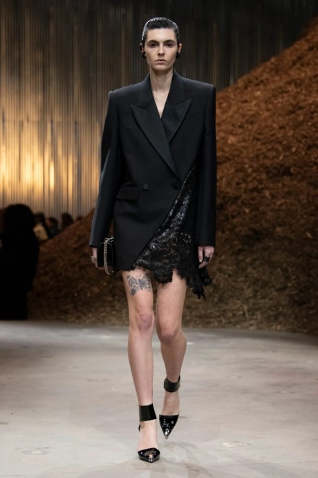 Коллекция Alexander McQueen Ready-To-Wear Осень-Зима 2022/2023 Коллекция Alexander McQueen Ready-To-Wear Осень-Зима 2022/2023