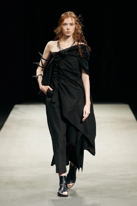 Коллекция Yohji Yamamoto 2023 READY-TO-WEAR