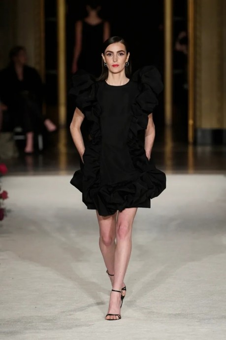 Коллекция Christian Siriano Ready-To-Wear Осень-Зима 2023 Коллекция Christian Siriano Ready-To-Wear Осень-Зима 2023