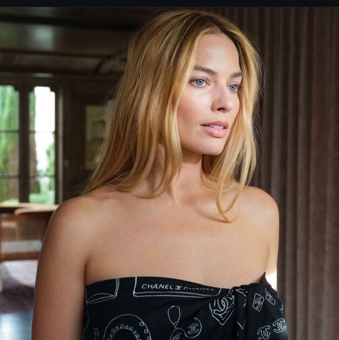 Марго Робби (Margot Robbie) в фотосессии для рекламной кампании Chanel No.5 (2024) Марго Робби (Margot Robbie) в фотосессии для рекламной кампании Chanel No.5 (2024)