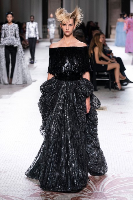 Модели коллекции Givenchy Couture