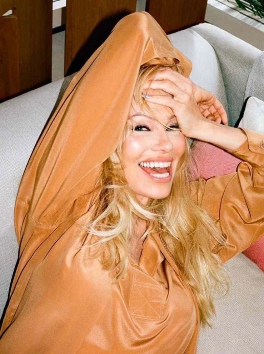 Памела Андерсон (Pamela Anderson) в фотосессии для журнала People (2023)