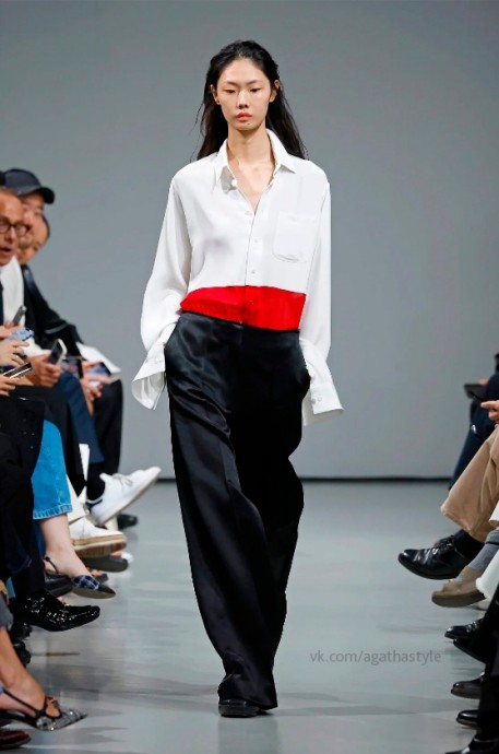 Модели коллекции Peter Do Ready To Wear Spring/Summer 2024 Paris Модели коллекции Peter Do Ready To Wear Spring/Summer 2024 Paris