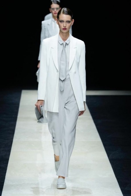 Коллекция Emporio Armani Ready-To-Wear Весна-Лето 2025