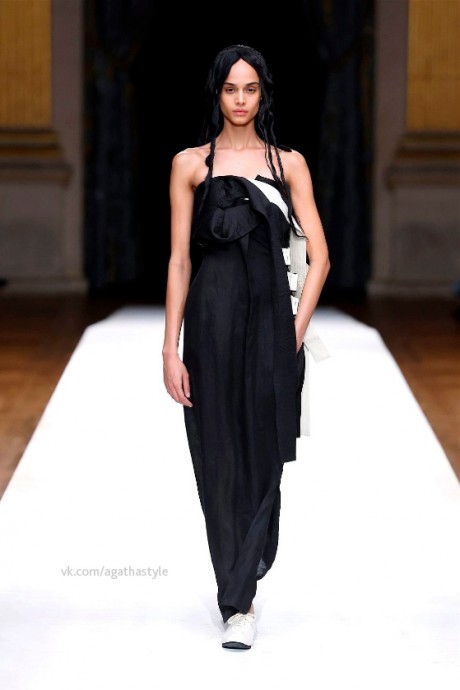 Yohji Yamamoto Ready To Wear Spring/Summer 2024 Paris Yohji Yamamoto Ready To Wear Spring/Summer 2024 Paris