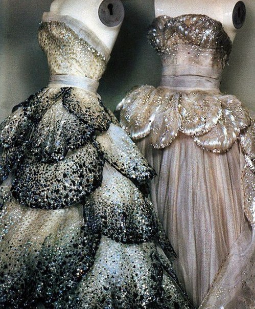 Гениальные платья "Юнона" и "Венера" от Christian Dior, 1949 г. Гениальные платья "Юнона" и "Венера" от Christian Dior, 1949 г.