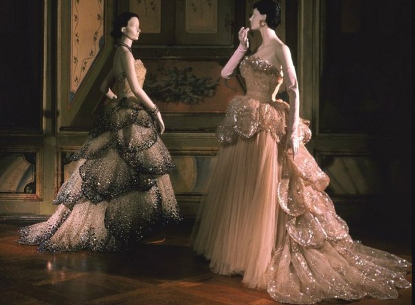 Гениальные платья "Юнона" и "Венера" от Christian Dior, 1949 г. Гениальные платья "Юнона" и "Венера" от Christian Dior, 1949 г.