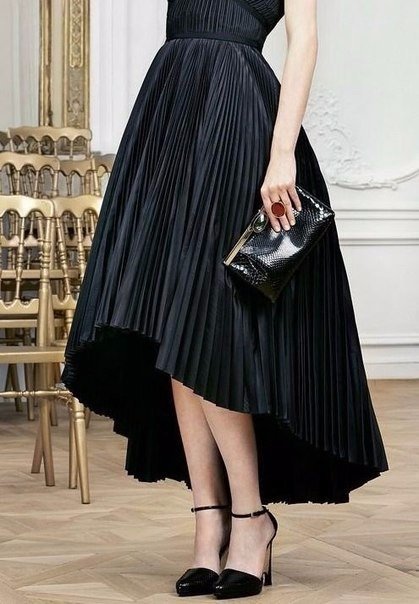 Look! Ассиметричное черное платье!