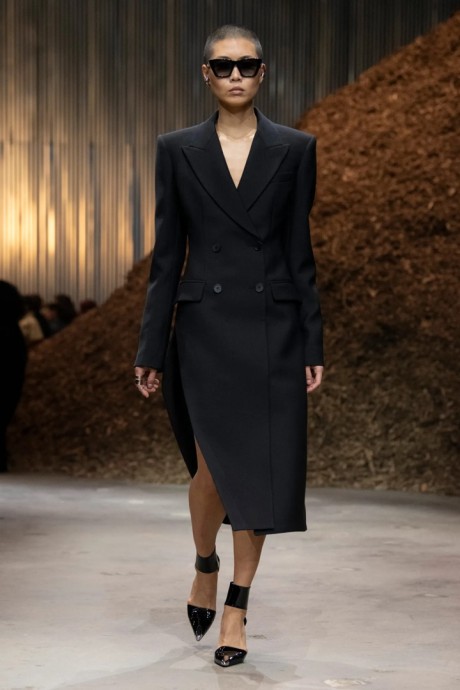 Коллекция Alexander McQueen Ready-To-Wear Осень-Зима 2022/2023 Коллекция Alexander McQueen Ready-To-Wear Осень-Зима 2022/2023