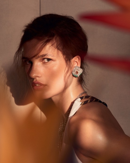 Julia Van Os for The Telegraph Luxury Magazine by Raf Stahelin Julia Van Os for The Telegraph Luxury Magazine by Raf Stahelin