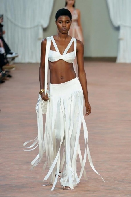 Коллекция Alberta Ferretti Ready-To-Wear Весна-Лето 2024 Коллекция Alberta Ferretti Ready-To-Wear Весна-Лето 2024